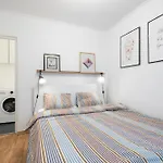 Апартаменти Ultracentral Cozy Бухарест