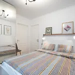 Ultracentral Cozy Апартаменти